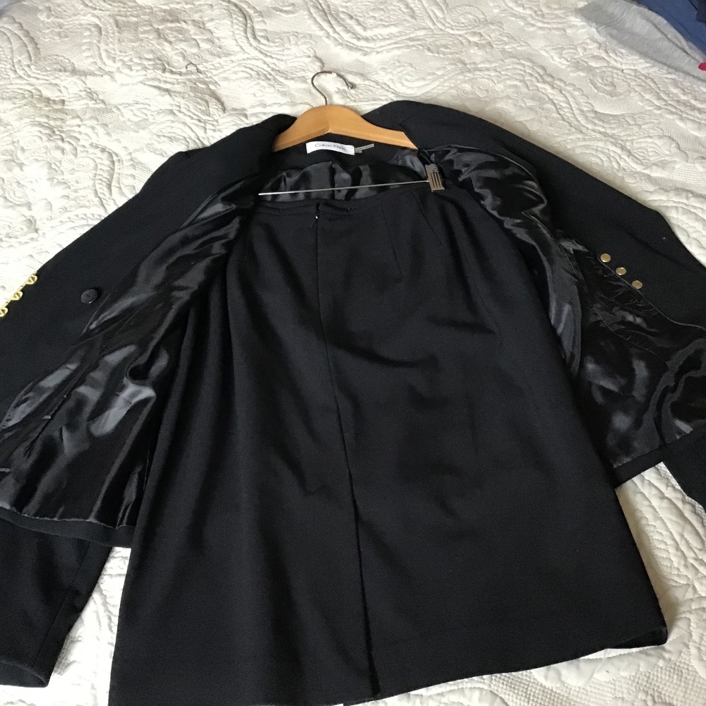 Ladies suit jacket and matching skirt - Picture 2 of 6